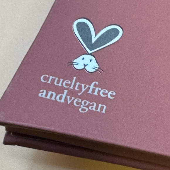 Nib! Illamasqua unveiled artistry palette eyeshadow - Picture 9 of 12